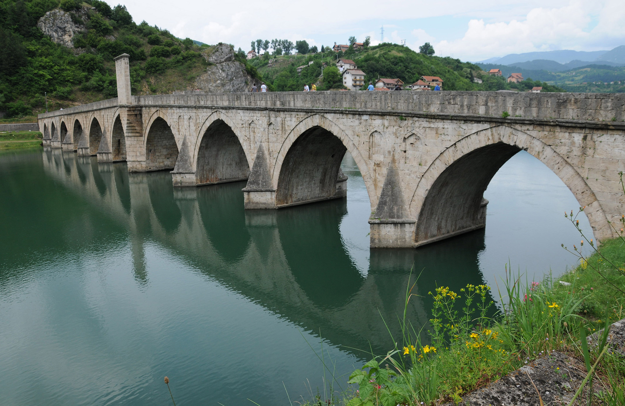 Book Balkan explained in �Bridge over Drina� Malik